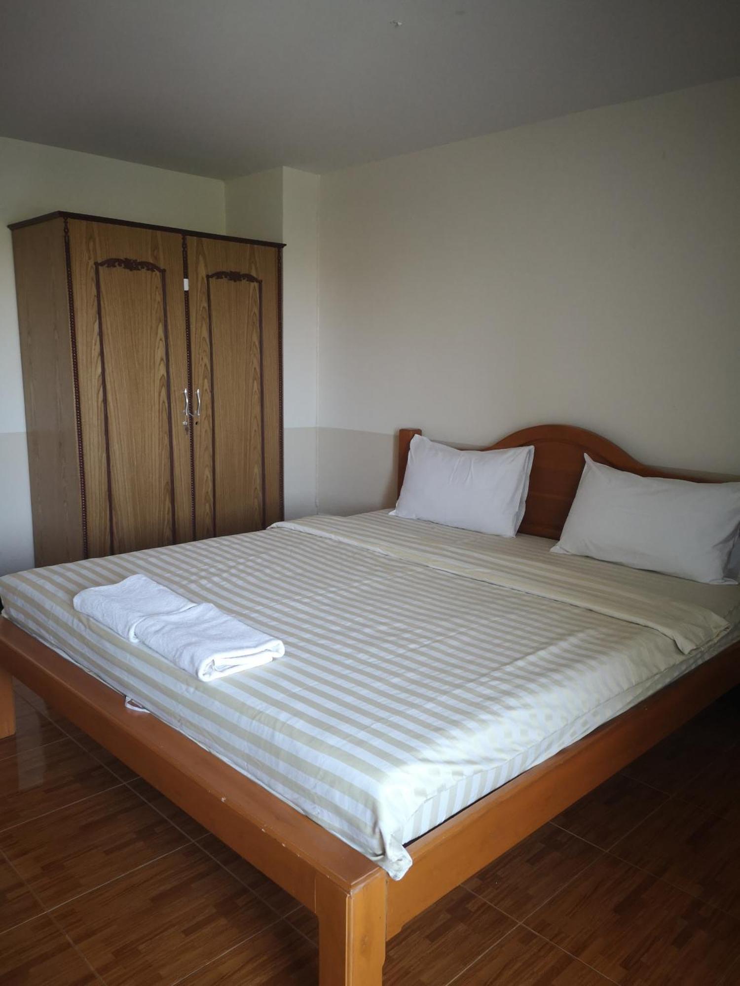 Sab Suwarn Mansion Suphan Buri Exterior foto