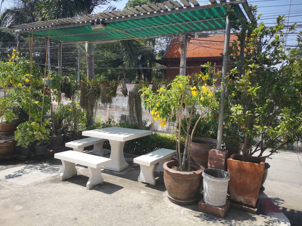 Sab Suwarn Mansion Suphan Buri Exterior foto