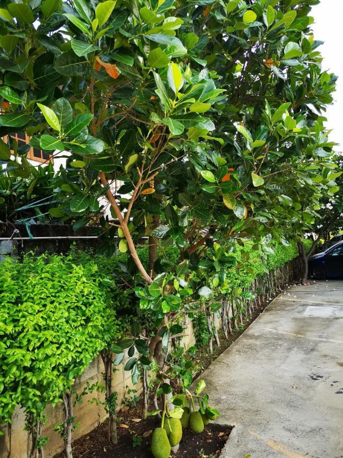 Sab Suwarn Mansion Suphan Buri Exterior foto